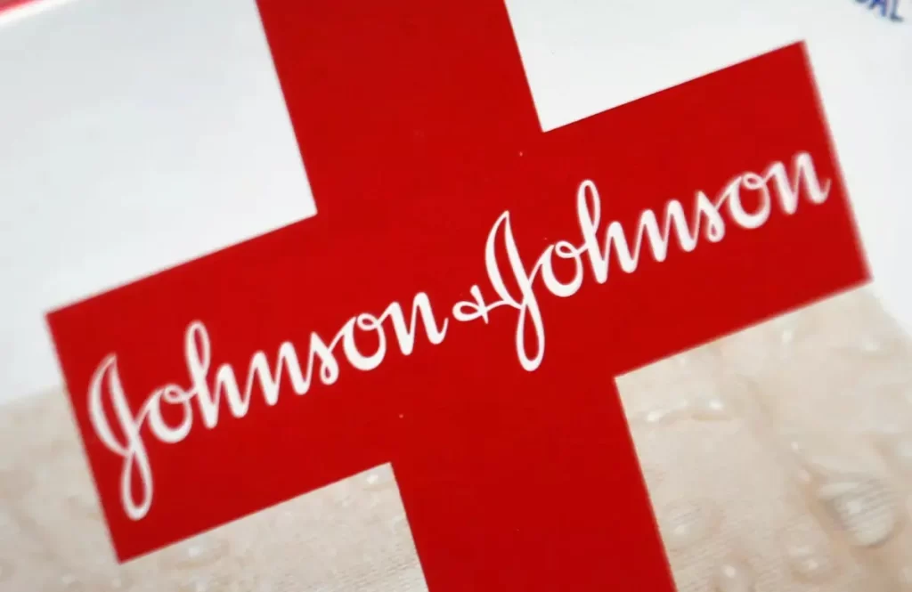Johnson & Johnson es una reconocida empresa de consumo masivo que paga dividendos en Argentina.