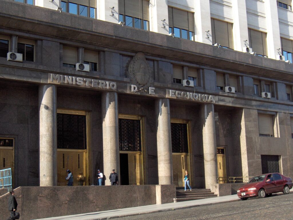 El Ministerio de Economía suele emitir bonos de deuda para financiarse